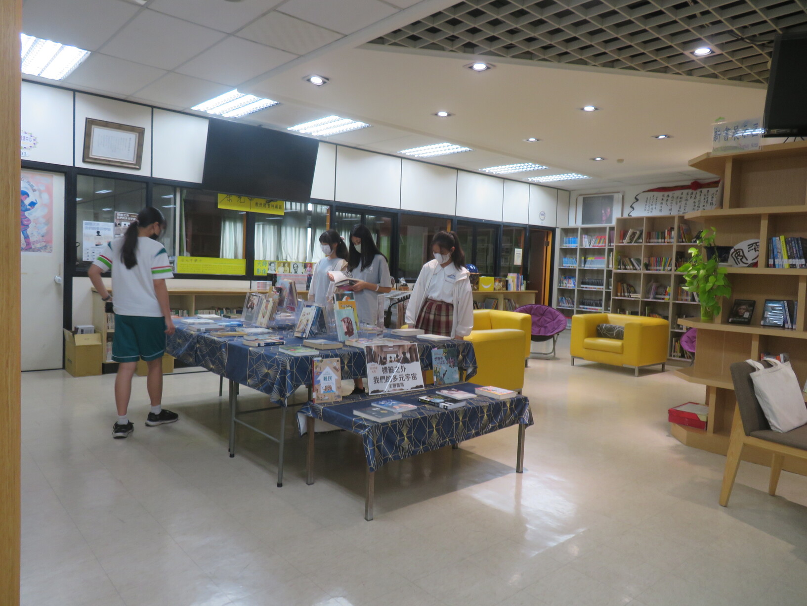 11504標籤之外-我們的多元宇宙主題書展圖片